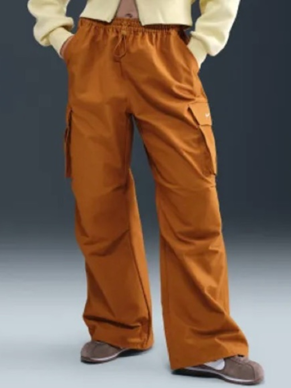 Nike Women's Sportswear Mid-Rise Oversized Woven Cargo Pants